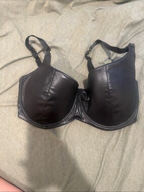 iNAMORATA Black Smooth Molded Underwire Bra